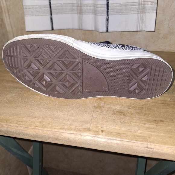 Converse Chuck Taylor Digital Daze Python Print High-Top Sneakers In A Size 8.5. - Picture 5 of 9